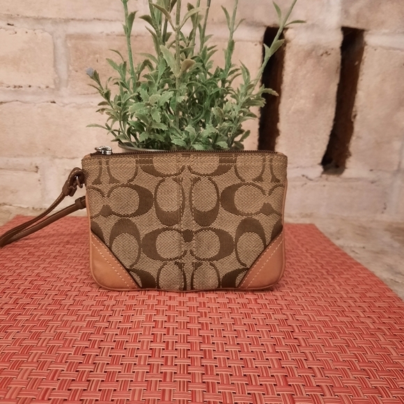 Coach Brown Jacquard Signature C Wristlet Wallet - Picture 2 of 5